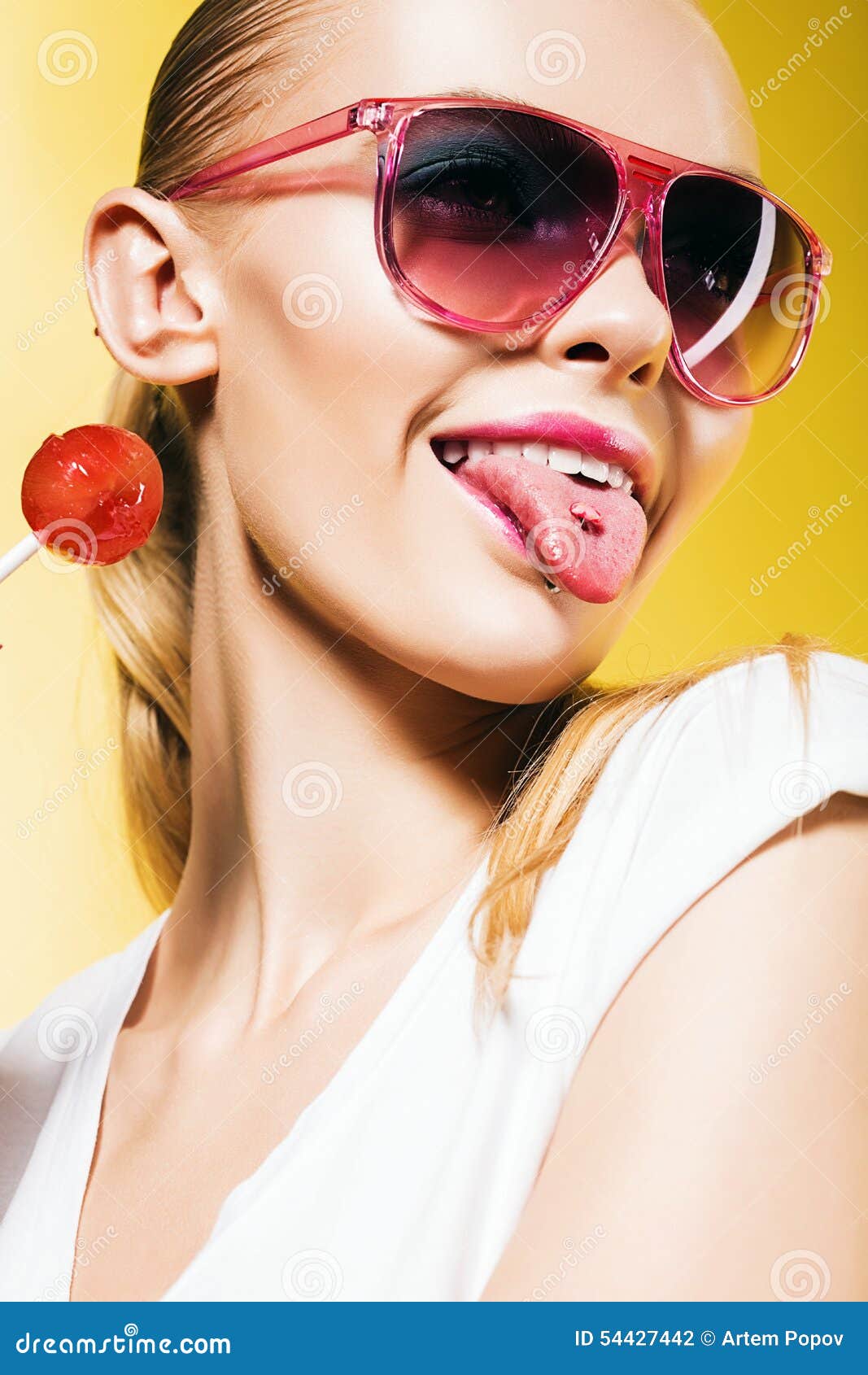 Women Showing Sexy Tongue 121