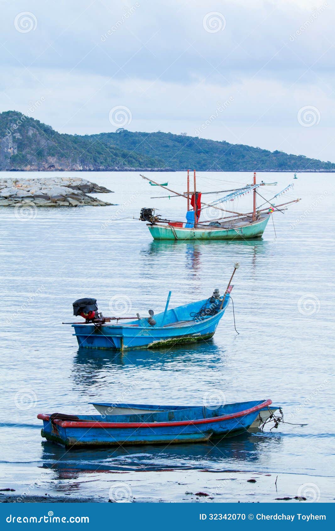 Small Fishing Boat Parked On The Beach. Stock Photo - Image: 32342070