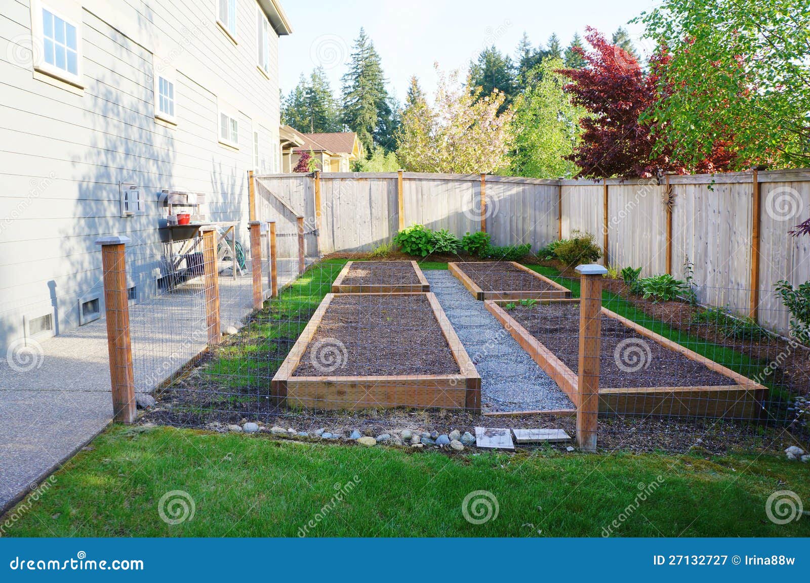 patio design with raised beds