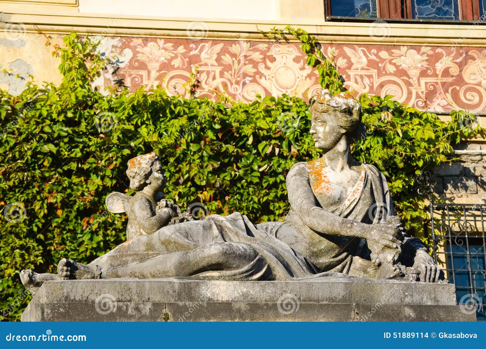 Peles Castle Dog Statue Video Peles Castle Dog Statue Video