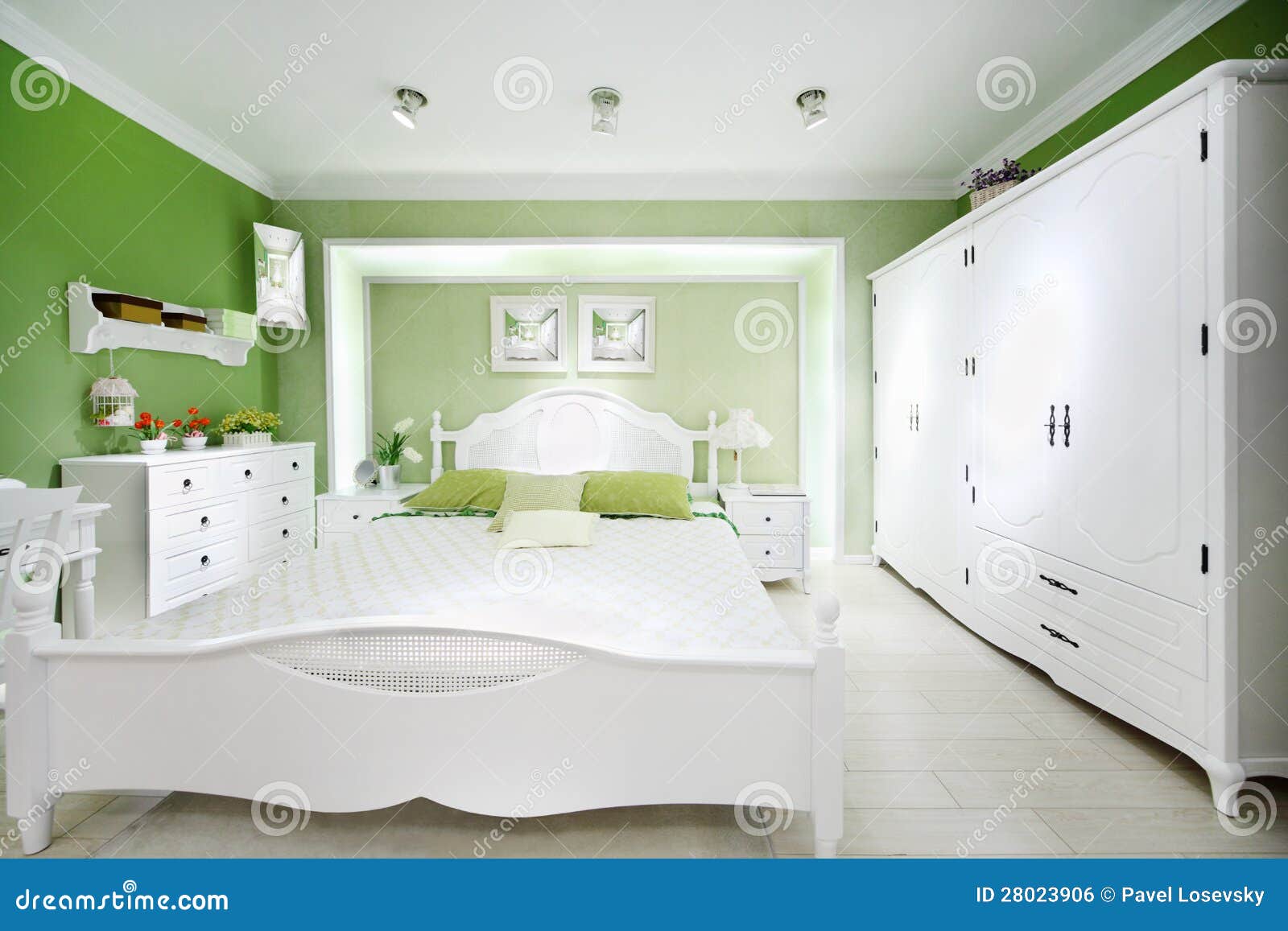 Stilvolles Grünes Schlafzimmer Lizenzfreies Stockbild - Bild: 28023906