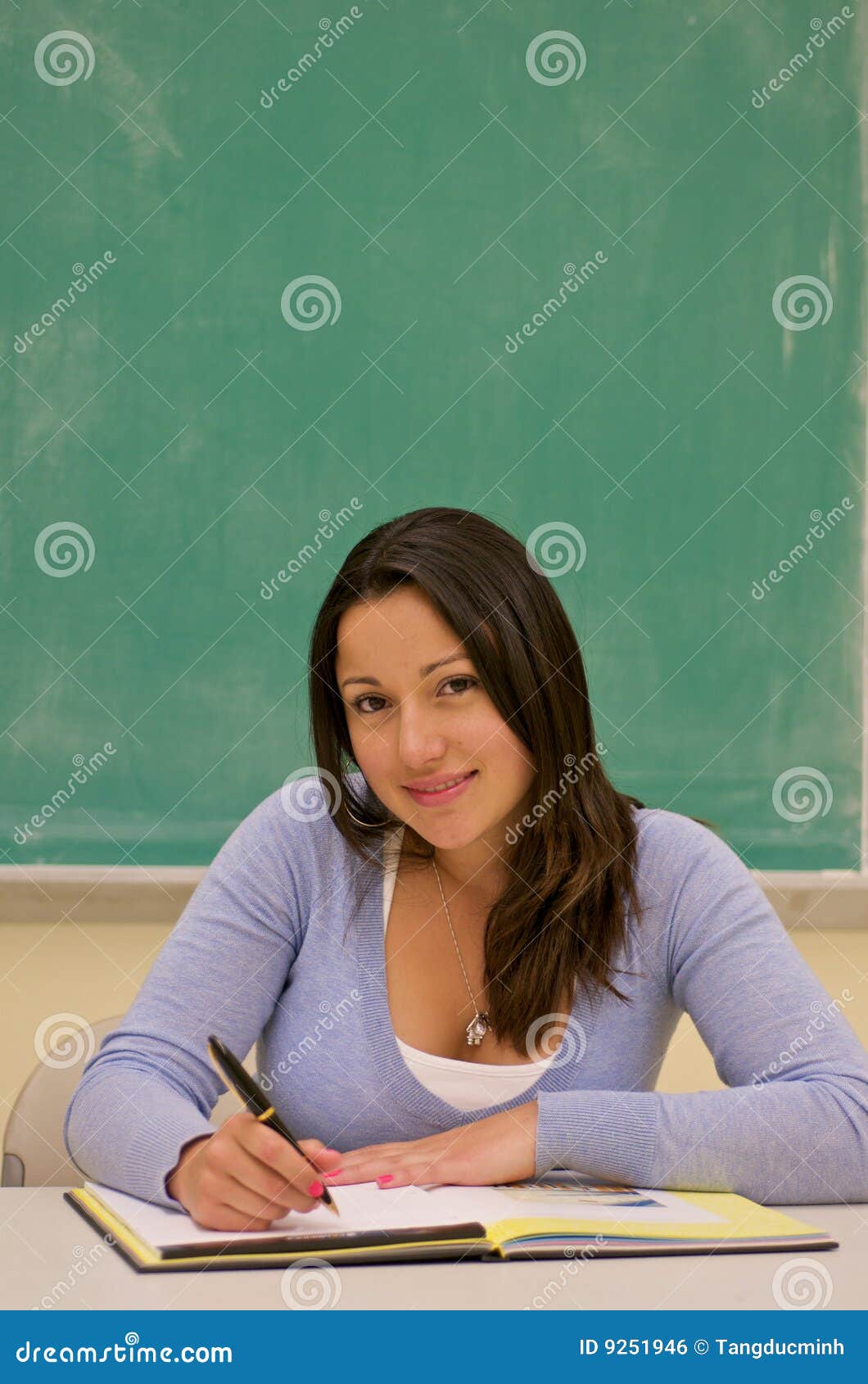 essay feminine hispanic in mode woman writer essay feminine hispanic in mode woman writer