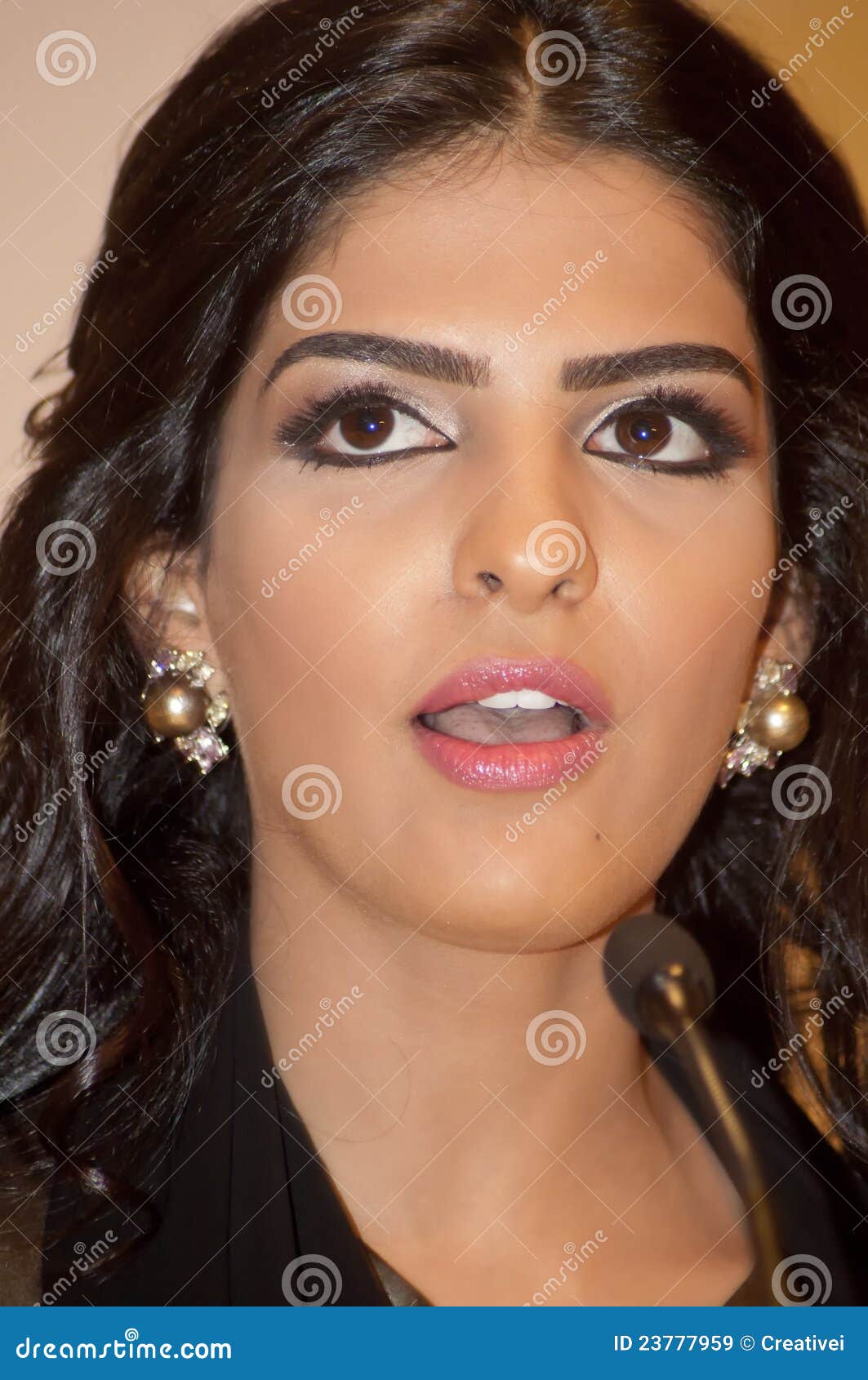 sérvia vs suíça sua princesa ameerah al taweel da alteza imagem de stock sérvia vs suíça sua princesa ameerah al taweel da alteza imagem de stock