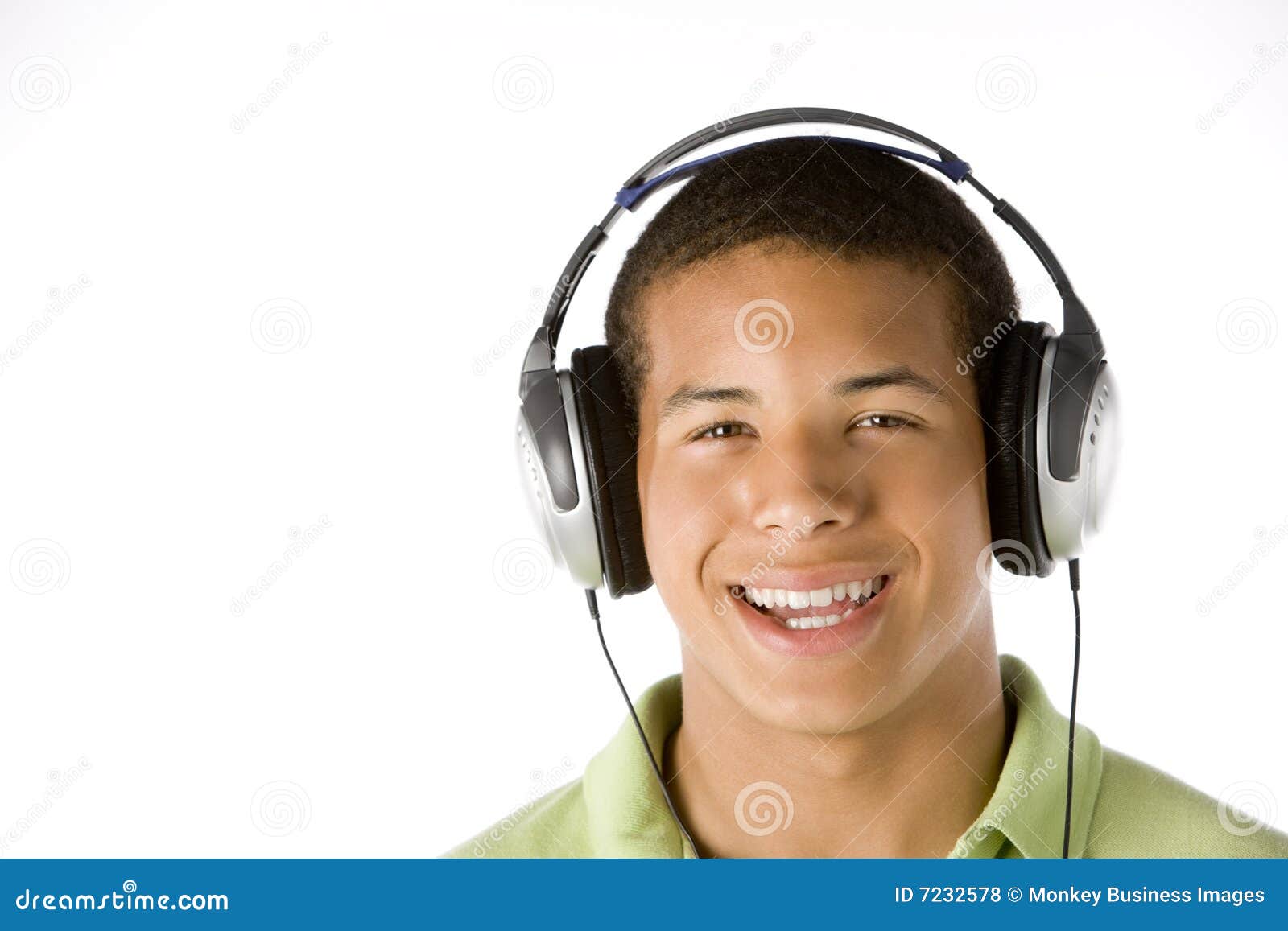 teenage-boy-listening-to-music-headphones-7232578.jpg
