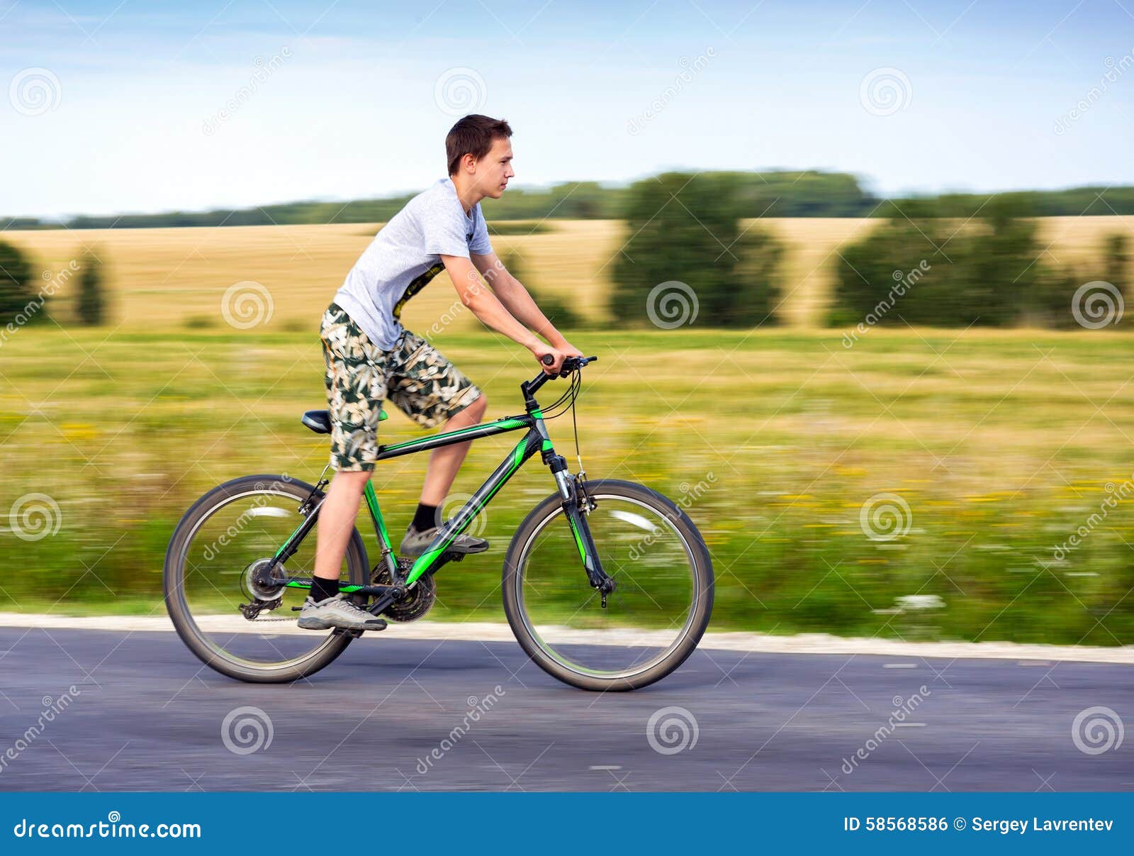 Teen Copulate In A Bike 37