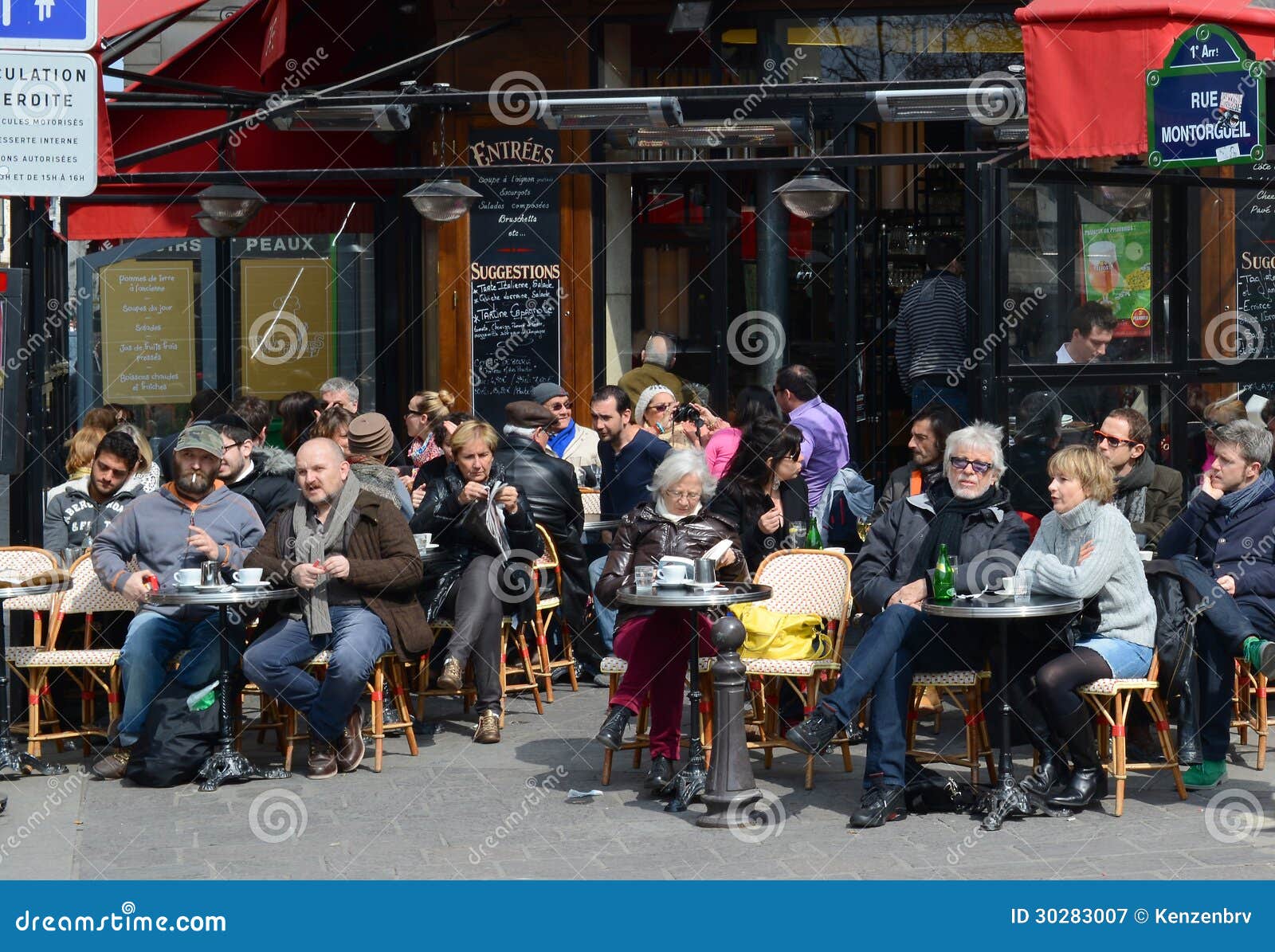 Topic des bonnes nouvelles - Page 3 Terrasse-classiquement-parisienne-de-café-paris-france-30283007