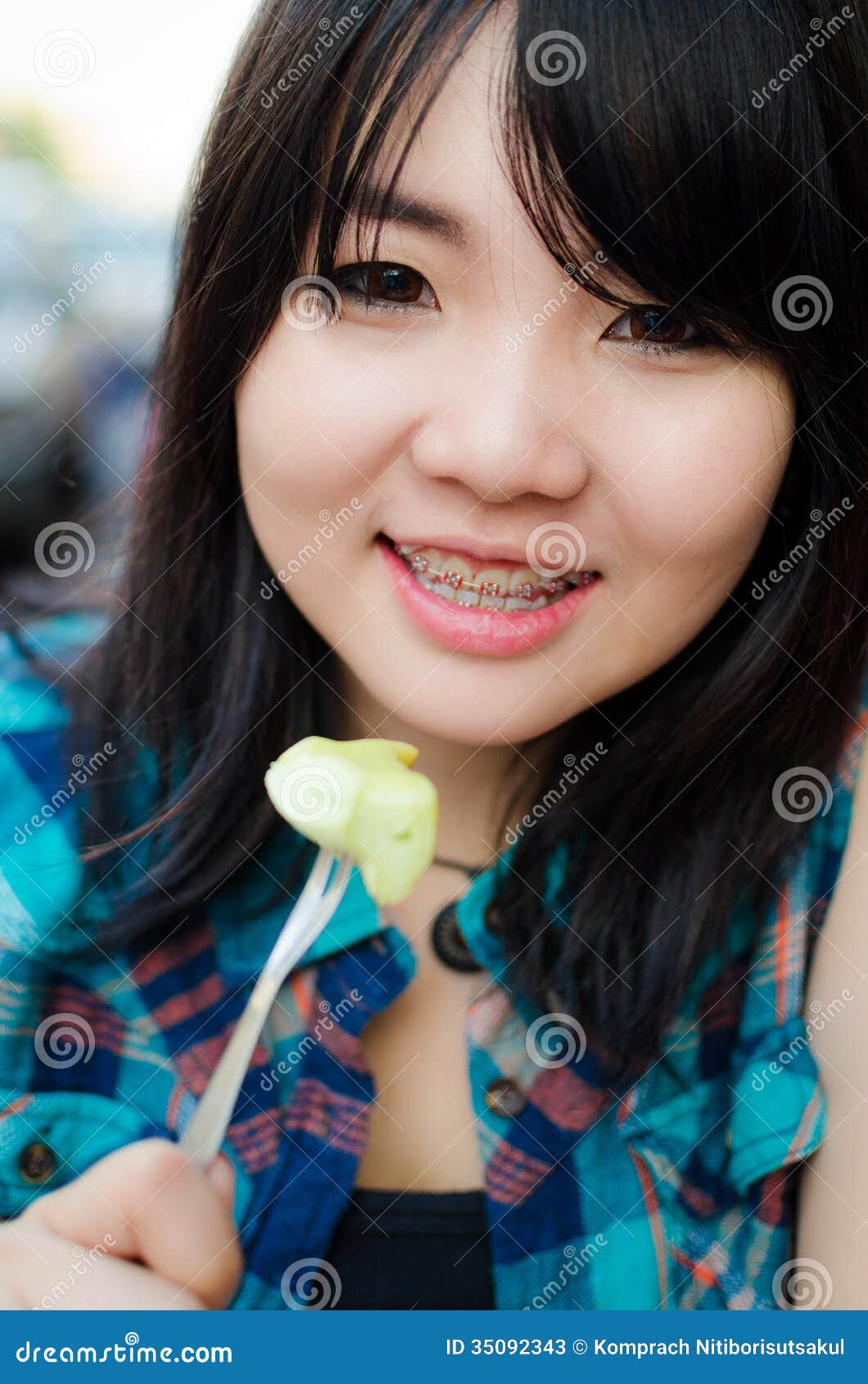 http://thumbs.dreamstime.com/z/thailand-girl-eating-smile-looking-happy-35092343.jpg