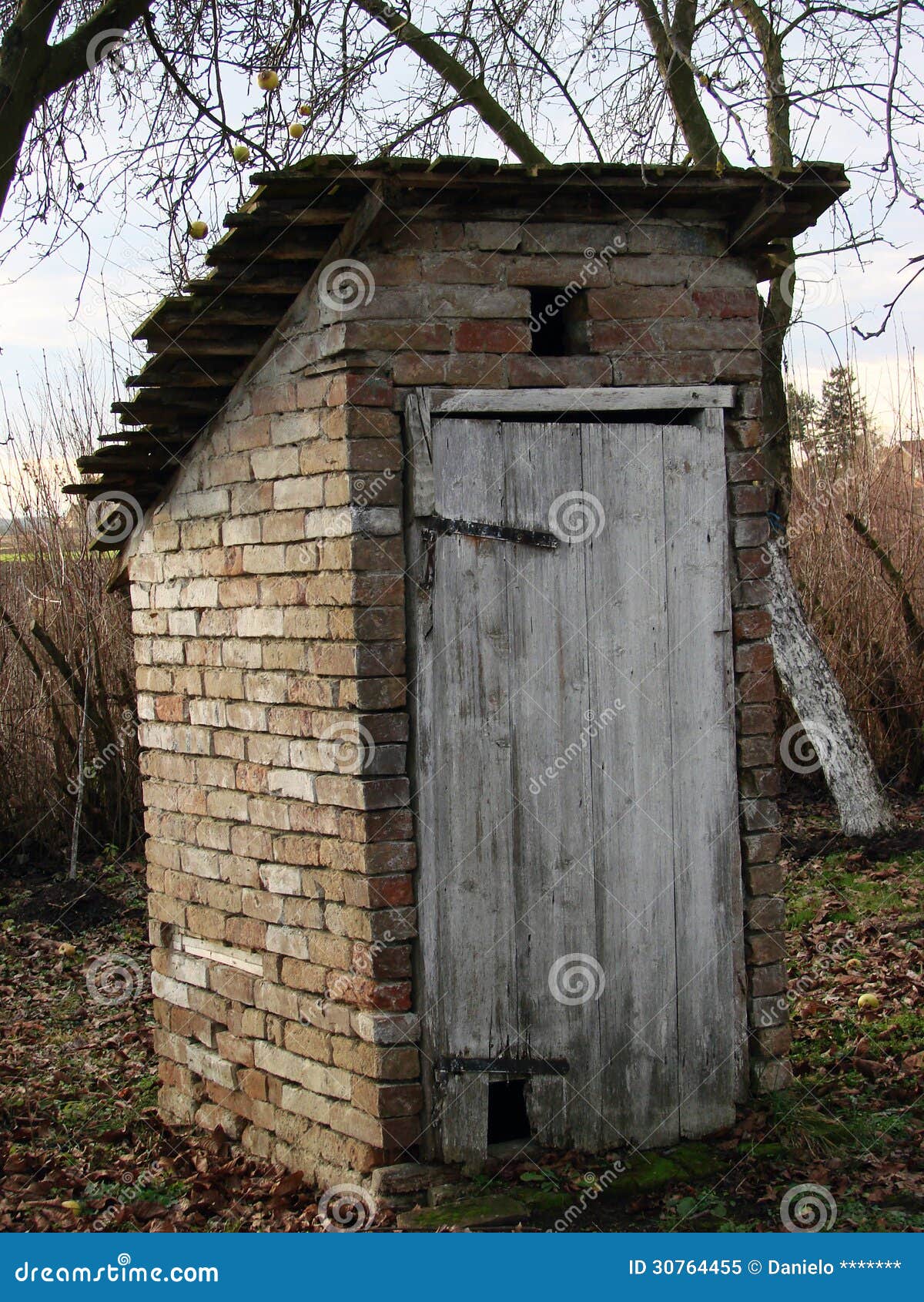toilet-old-outdoor-made-bricks-30764455.jpg
