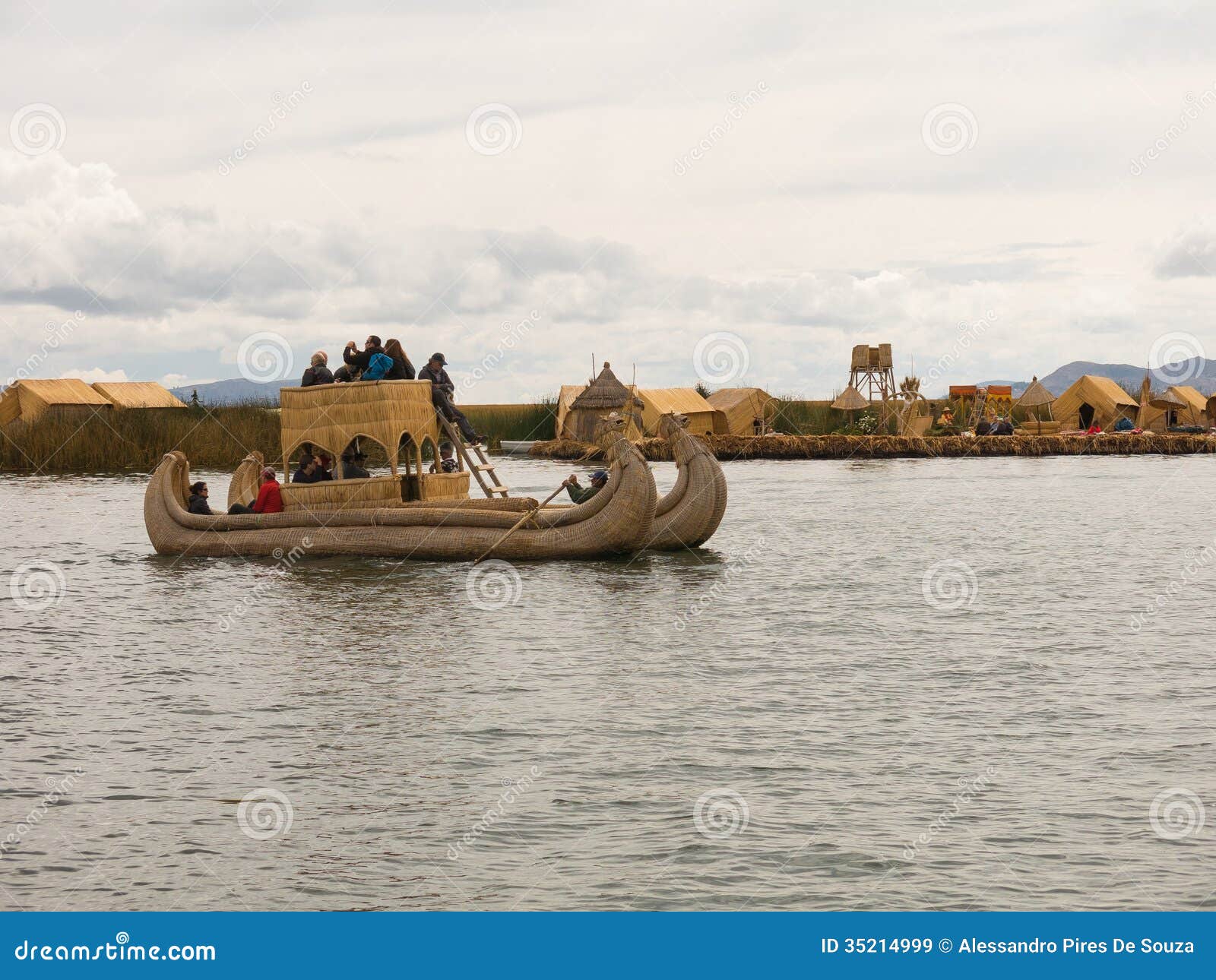 picture of the tourist boat made by totora, an aquatic plant from 