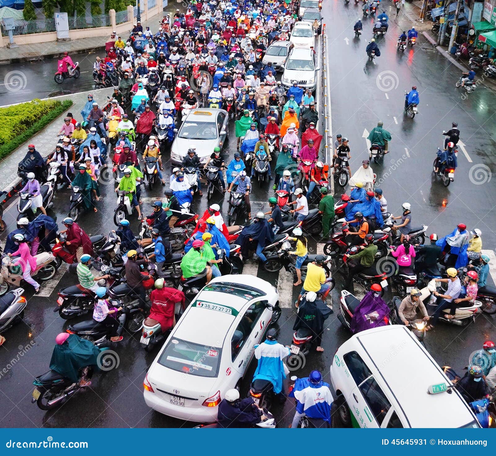traffic-jam-asia-city-rush-hour-rain-day-ho-chi-minh-viet-nam-oct-impression-scene-crowd-vietnamese-people-wear-45645931.jpg