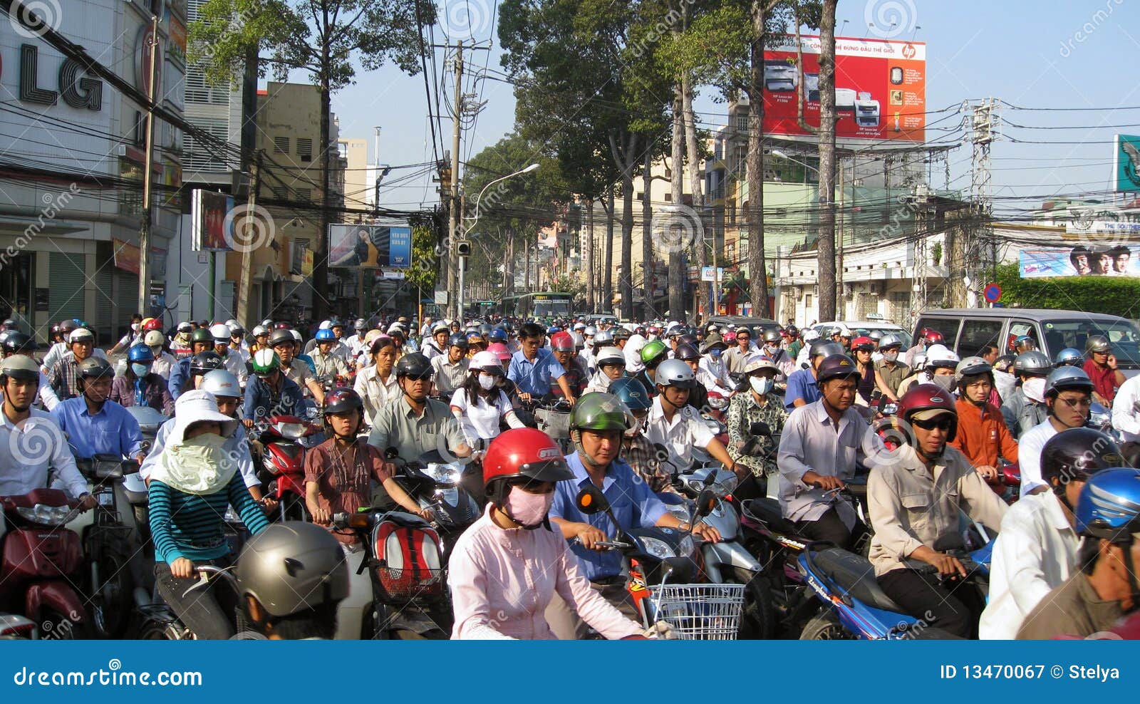 traffic-jam-ho-chi-minh-city-vietnam-13470067.jpg