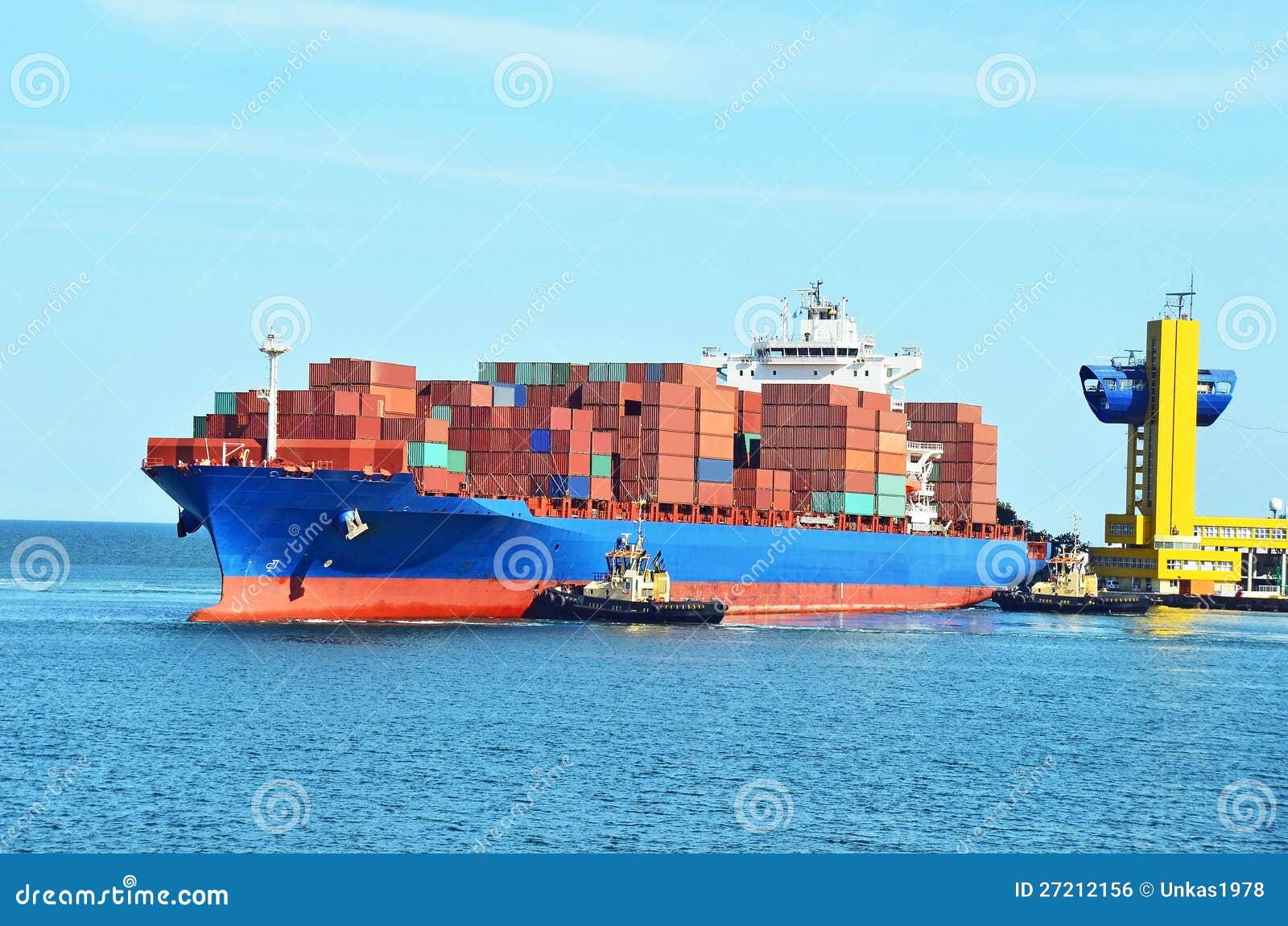 Tugboat Assisting Container Cargo Ship Royalty Free Stock Image