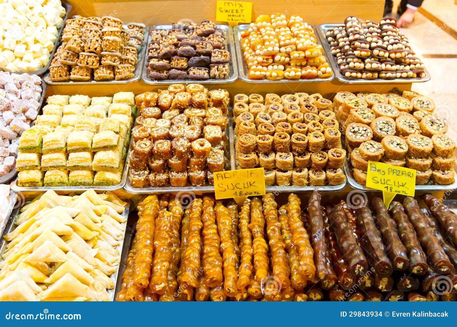 turkish-sweets-spice-bazaar-istanbul-29843934.jpg