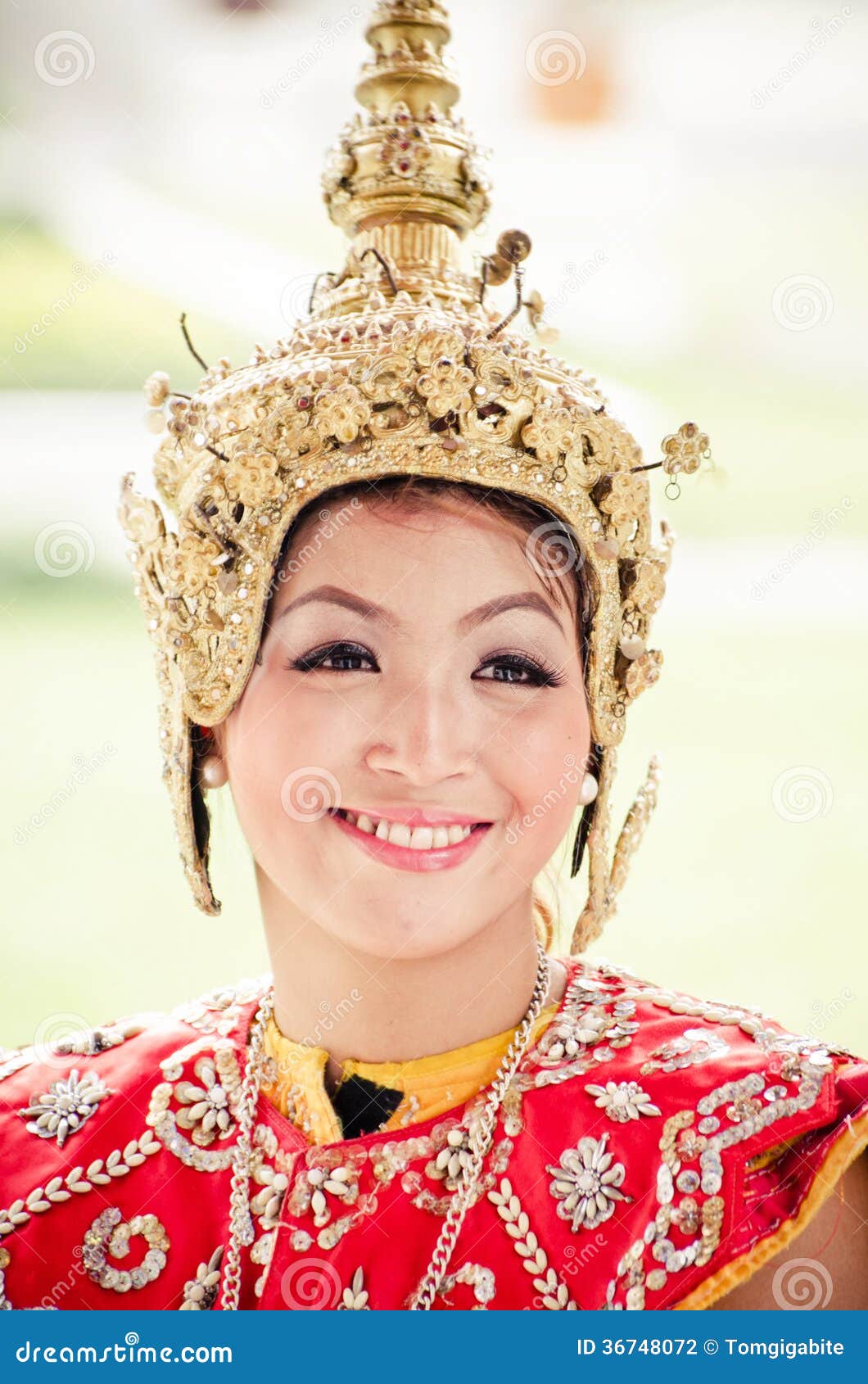 Unidentified dancer perform Thai <b>folk dance</b> Editorial Photography - unidentified-dancer-perform-thai-folk-dance-bangkok-thailand-february-aroonratchawararam-temple-february-bangkok-thailand-36748072
