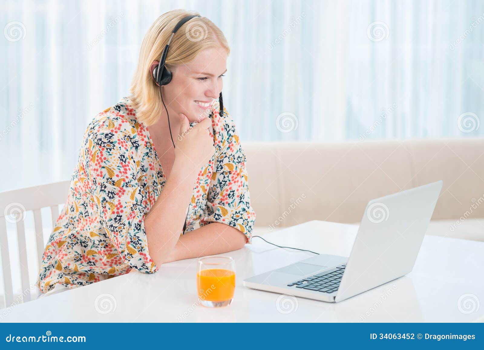 woman skype woman skype