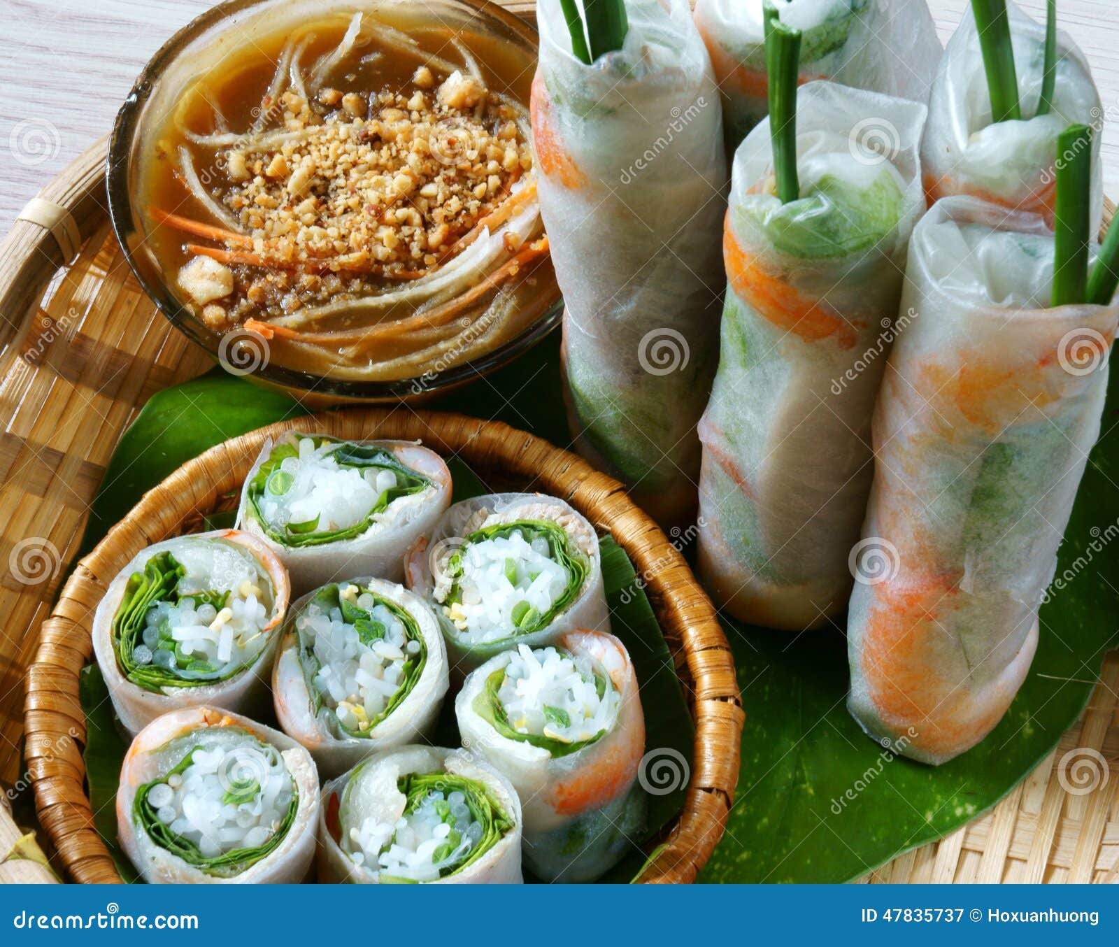 Vietnamese food, goi cuon is street food, roll that delicious, wrapped 