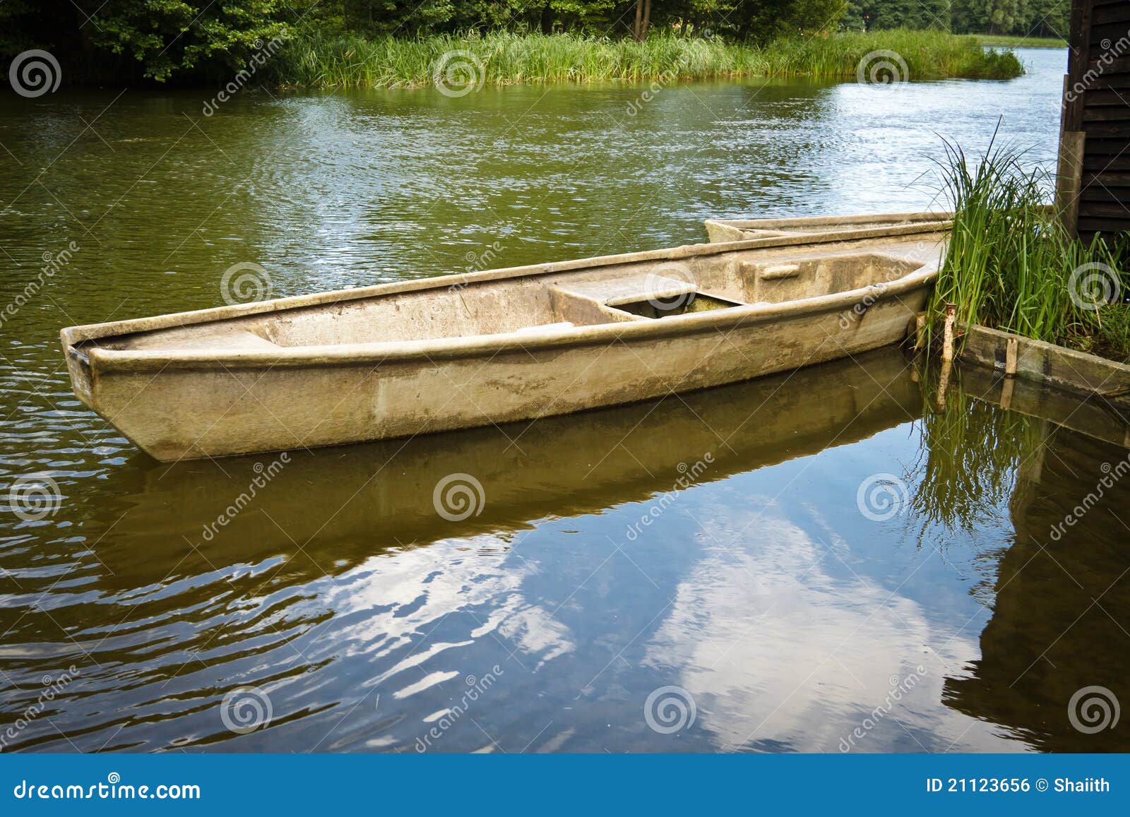 Vintage Fishing Boat In The Lake Royalty Free Stock Image - Image 