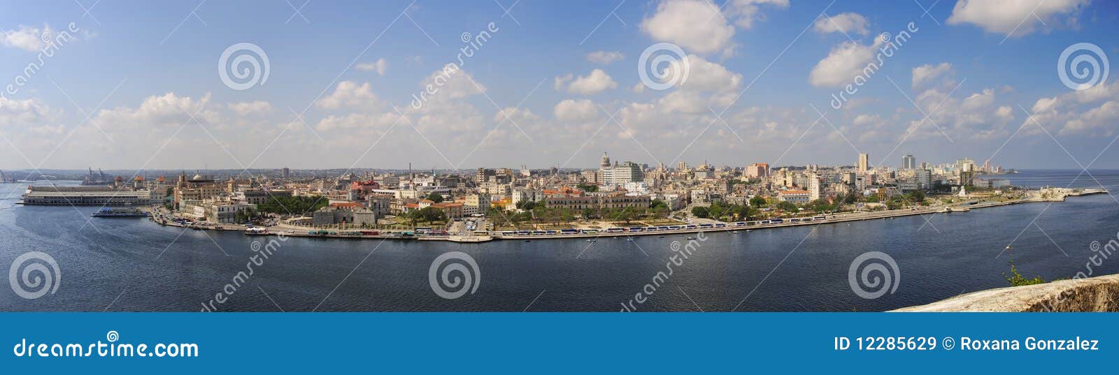 Images libres de droits: Vue panoramique de bord de mer de la Havane