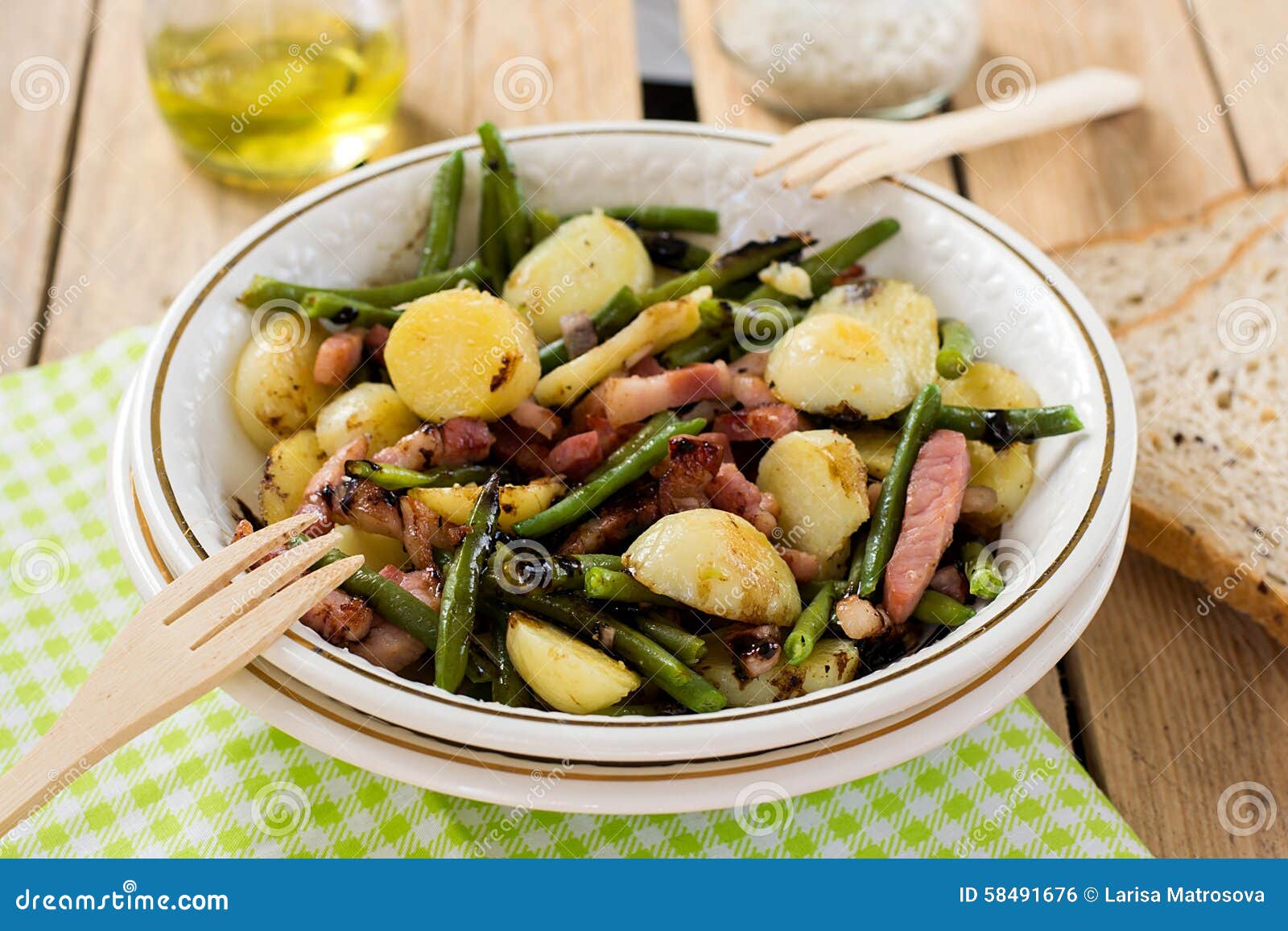 Balsamic Steak with Arugula Salad photo Balsamic Steak with Arugula Salad pictures