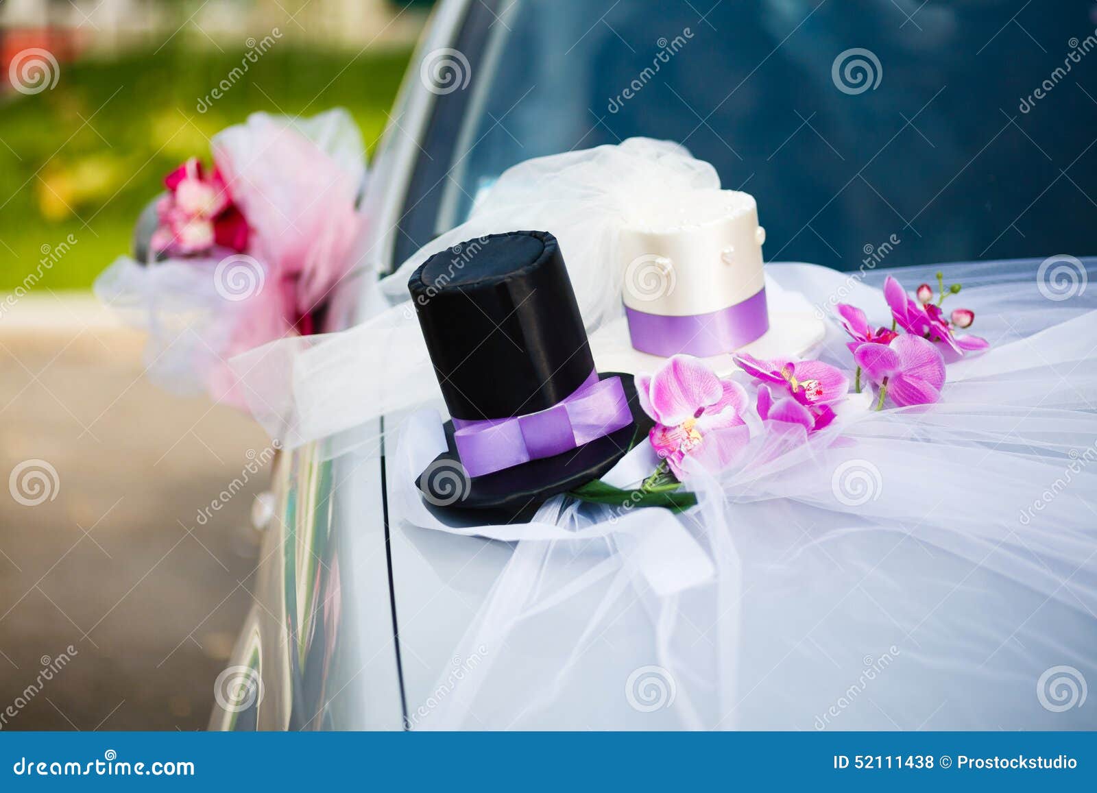 White top hats for weddings