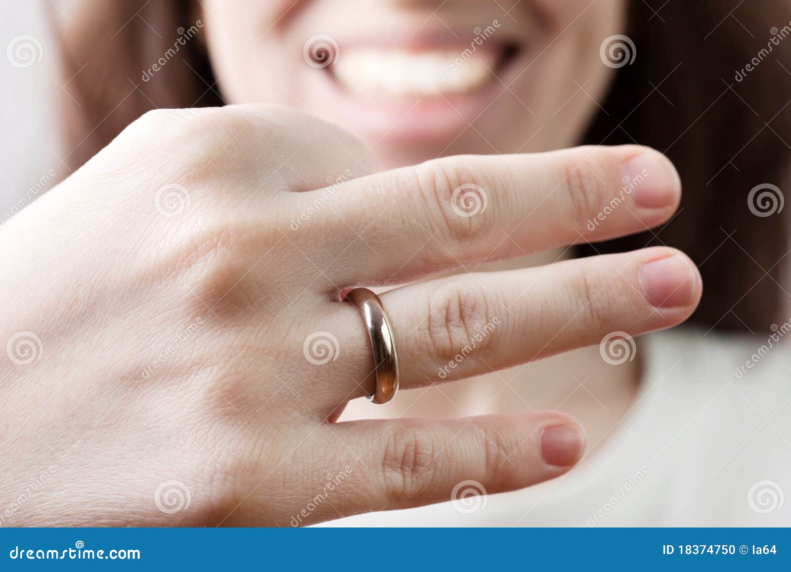 Stock Photo: Wedding ring on women finger