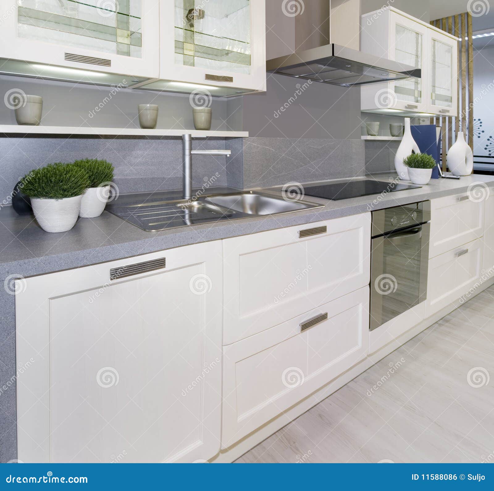 Weiße Küche Lizenzfreies Stockbild - Bild: 11588086