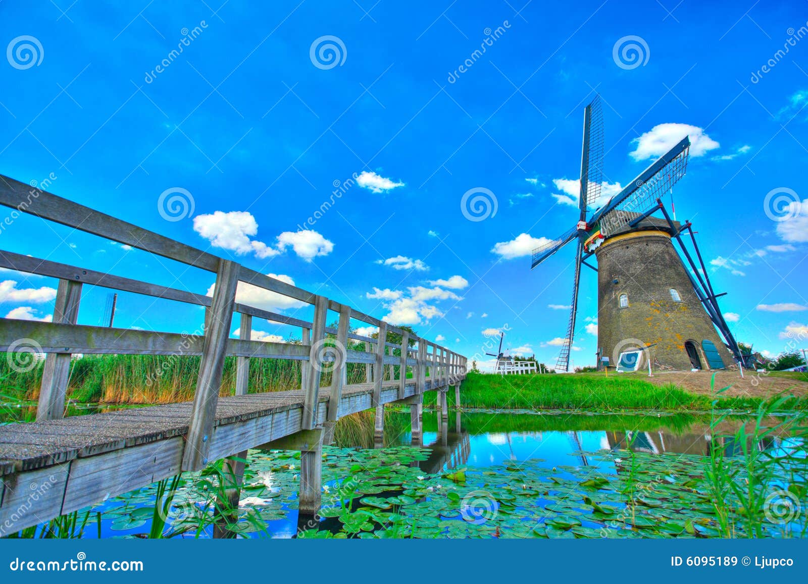 Windmill In Kinderdijk, Holland Royalty Free Stock Images - Image 