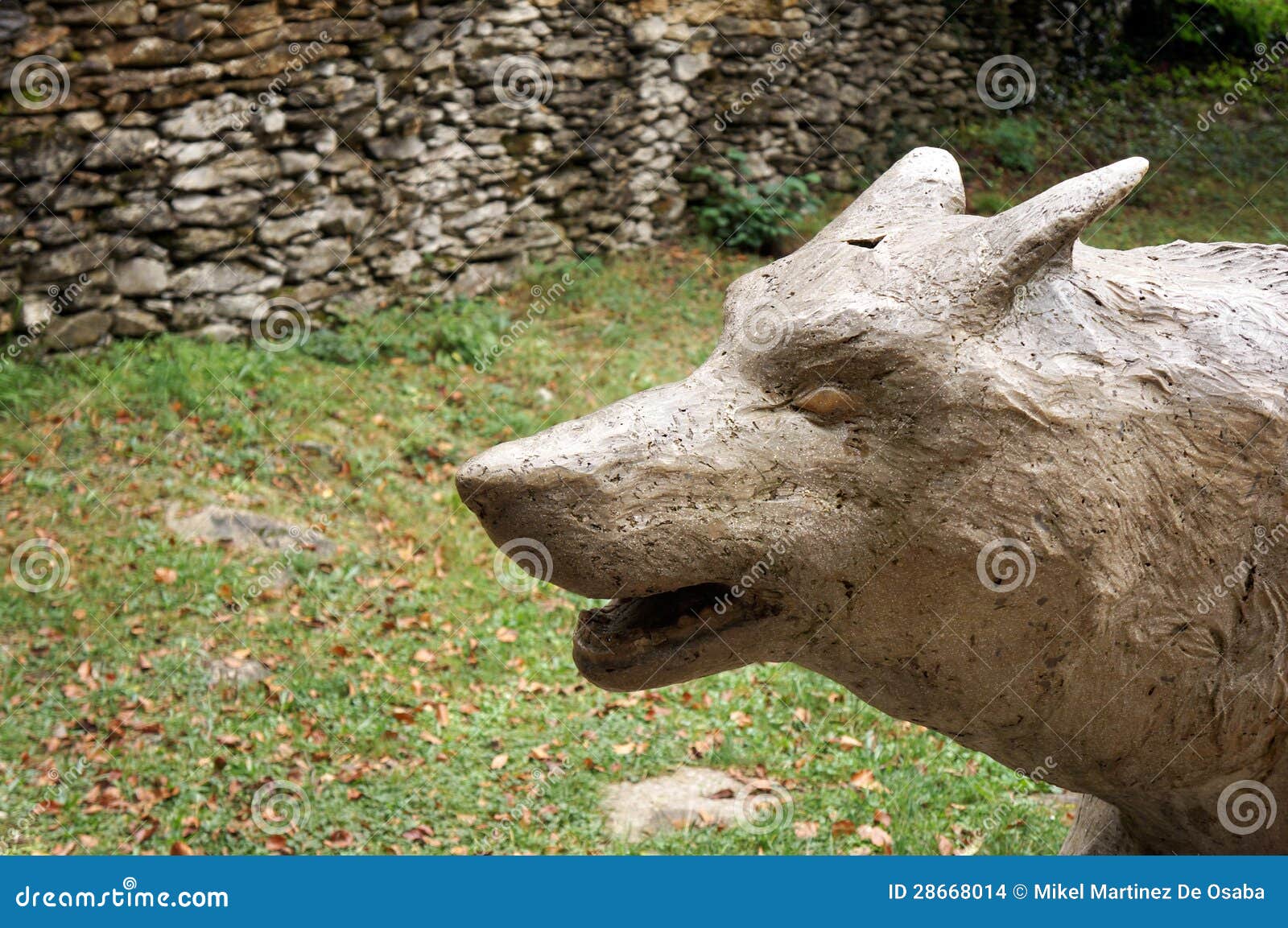 Wolf Statue Stock Images Image 28668014