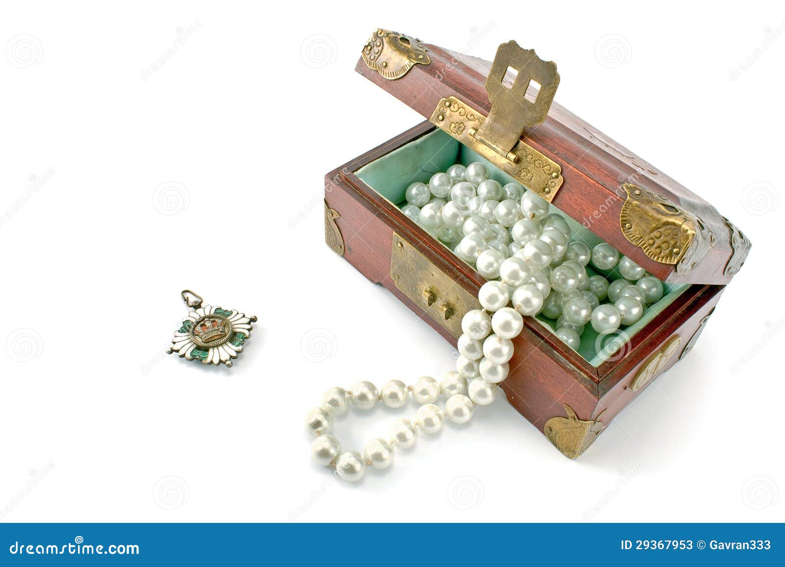 Wooden Treasure Chest With Jewelry Stock Photos - Image: 29367953