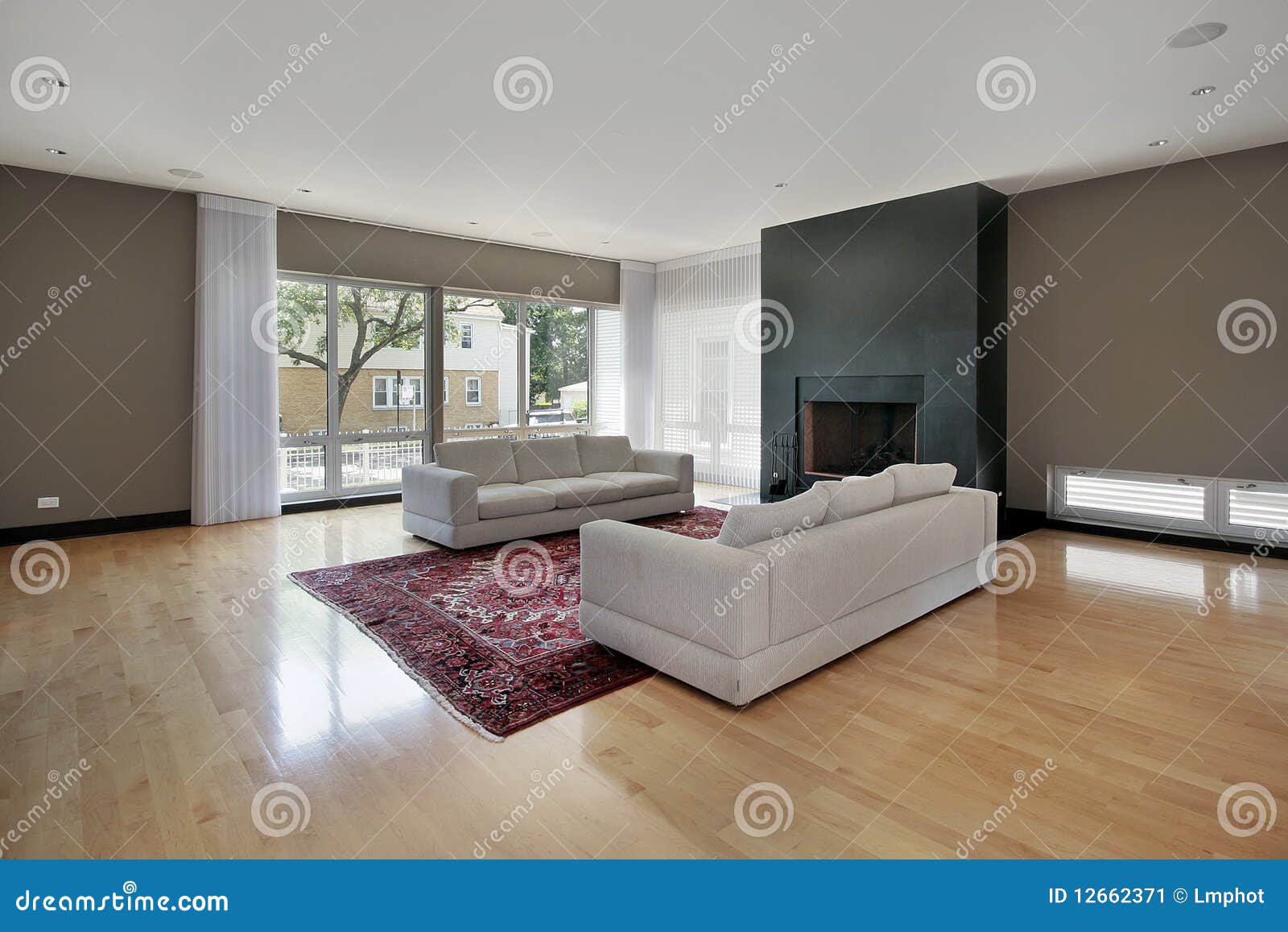 Zwarte muur woonkamer ~ artikill.com