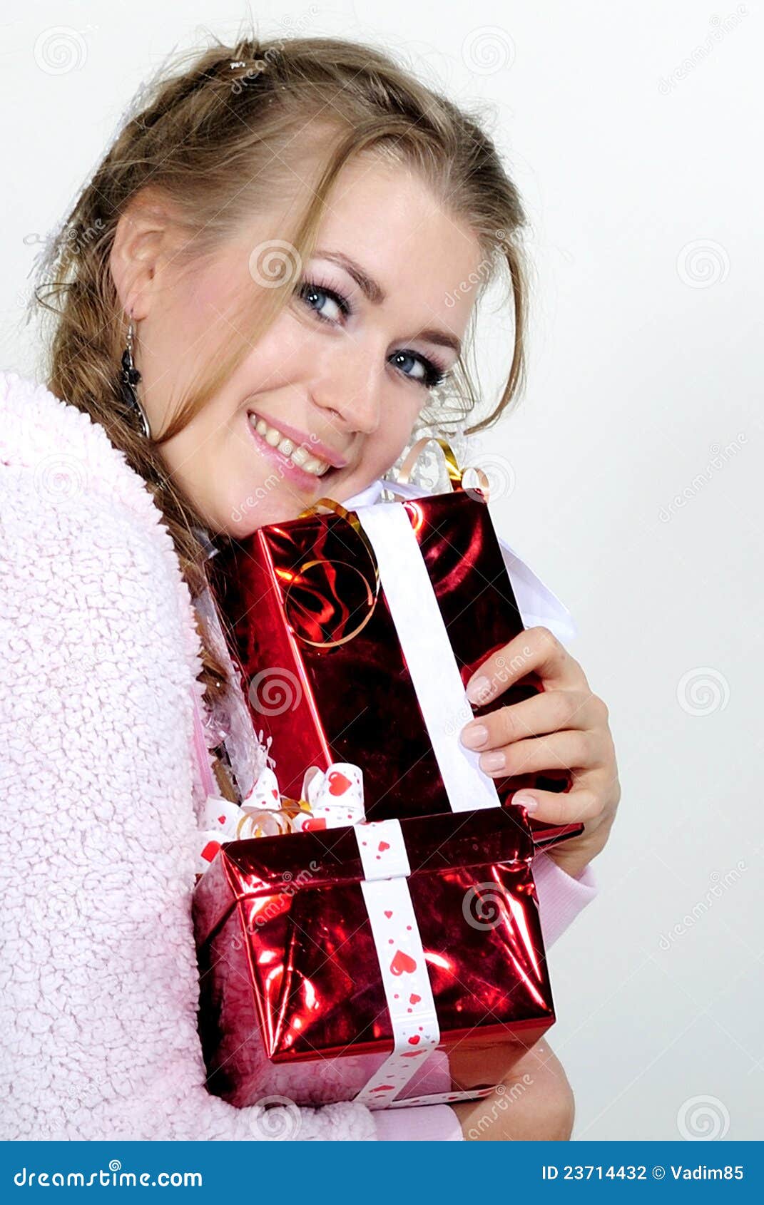 The young girl an angel with gifts - young-girl-angel-gifts-23714432