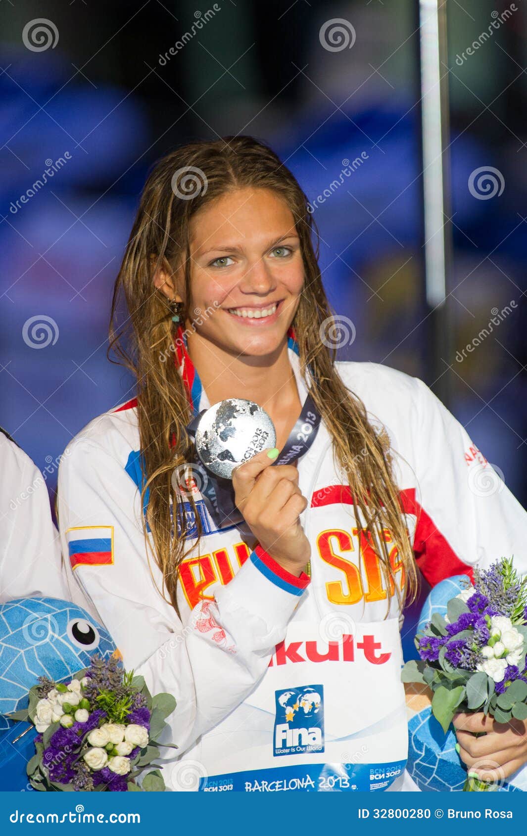 yuliya-efimova-russia-barcelona-july-vicroty-cerimony-barcelona-fina-world-swimming-championships-july-barcelona-32800280.jpg