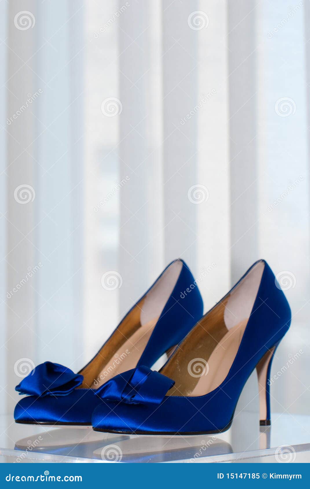 Zapatos de boda azul del satén Zapatos de boda azul del satén