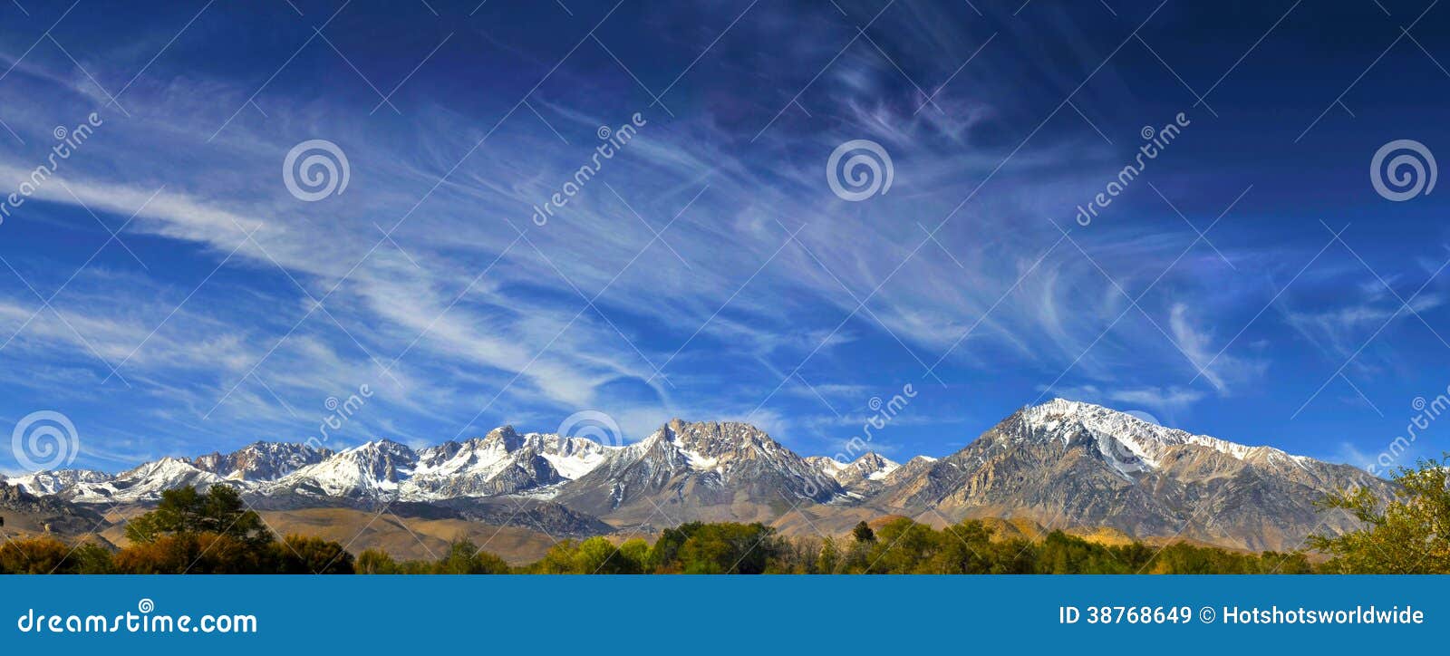 Ã‰vÃªque gigantesque panoramique de mt Whitney de montagnes de Sierra ...