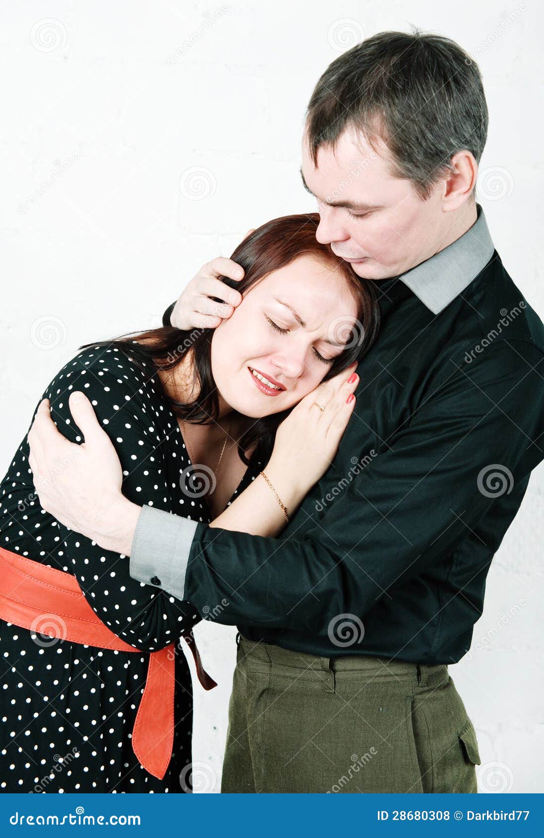 灰色恋人情侣拥抱照片分享中文微信头像 - 模板 - Canva可画