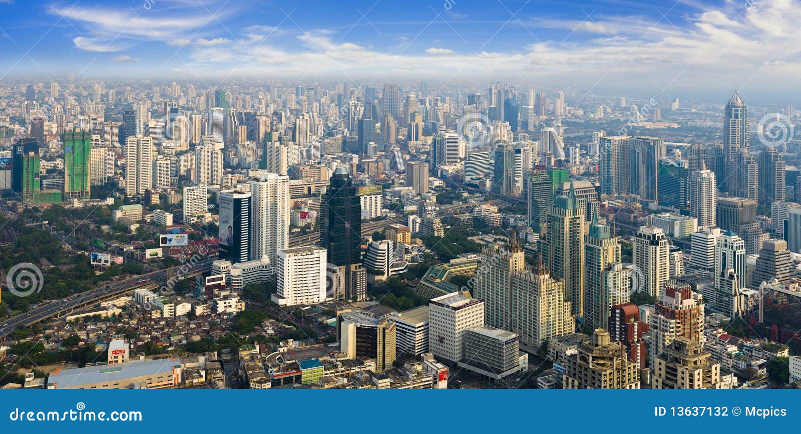 曼谷楼s最高的视图 图库摄影片 - 图片: 13637132