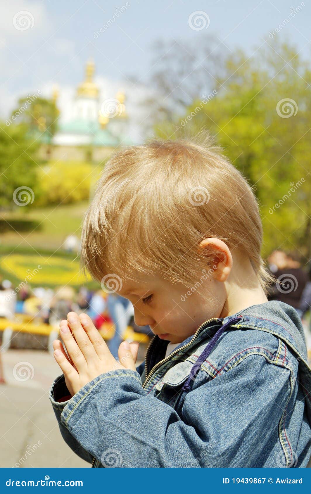 户外祈祷年轻人的男孩 库存照片. 图片 包括有 人们, 分集, 优等, 一个, 学习, 本质, 祈祷, 夜间 - 6092700