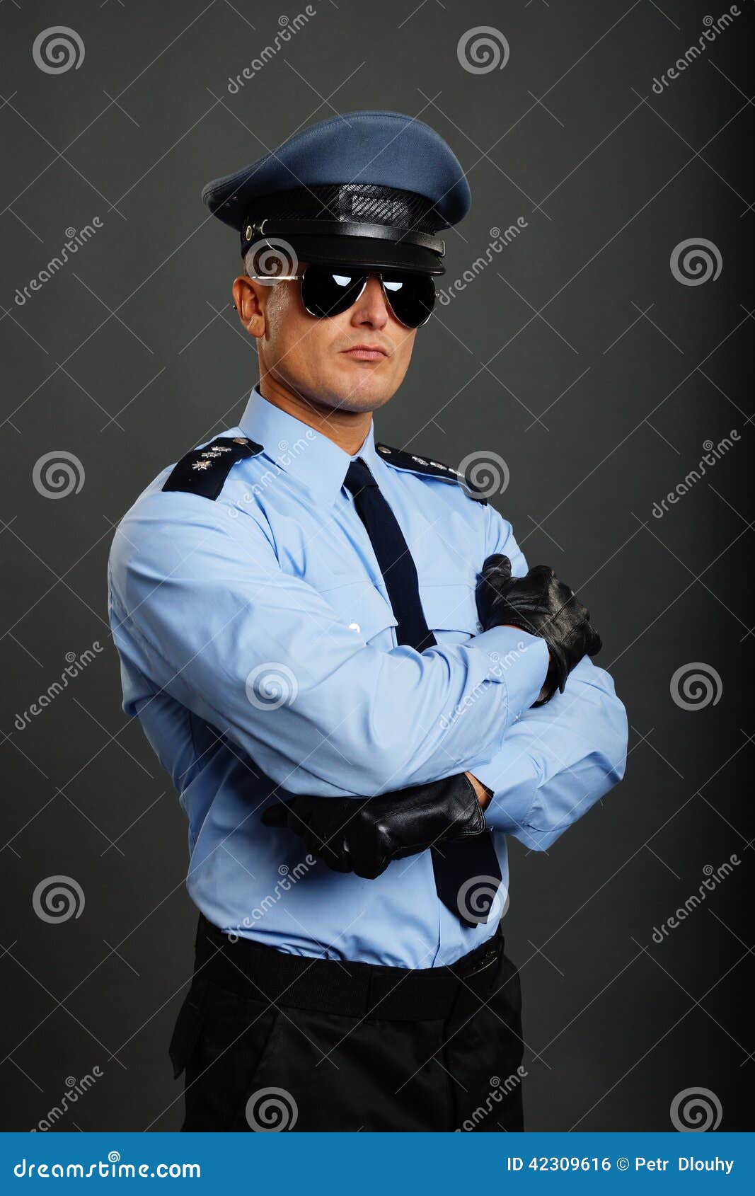 怎么查车的交强险是哪里 警察查车交强险