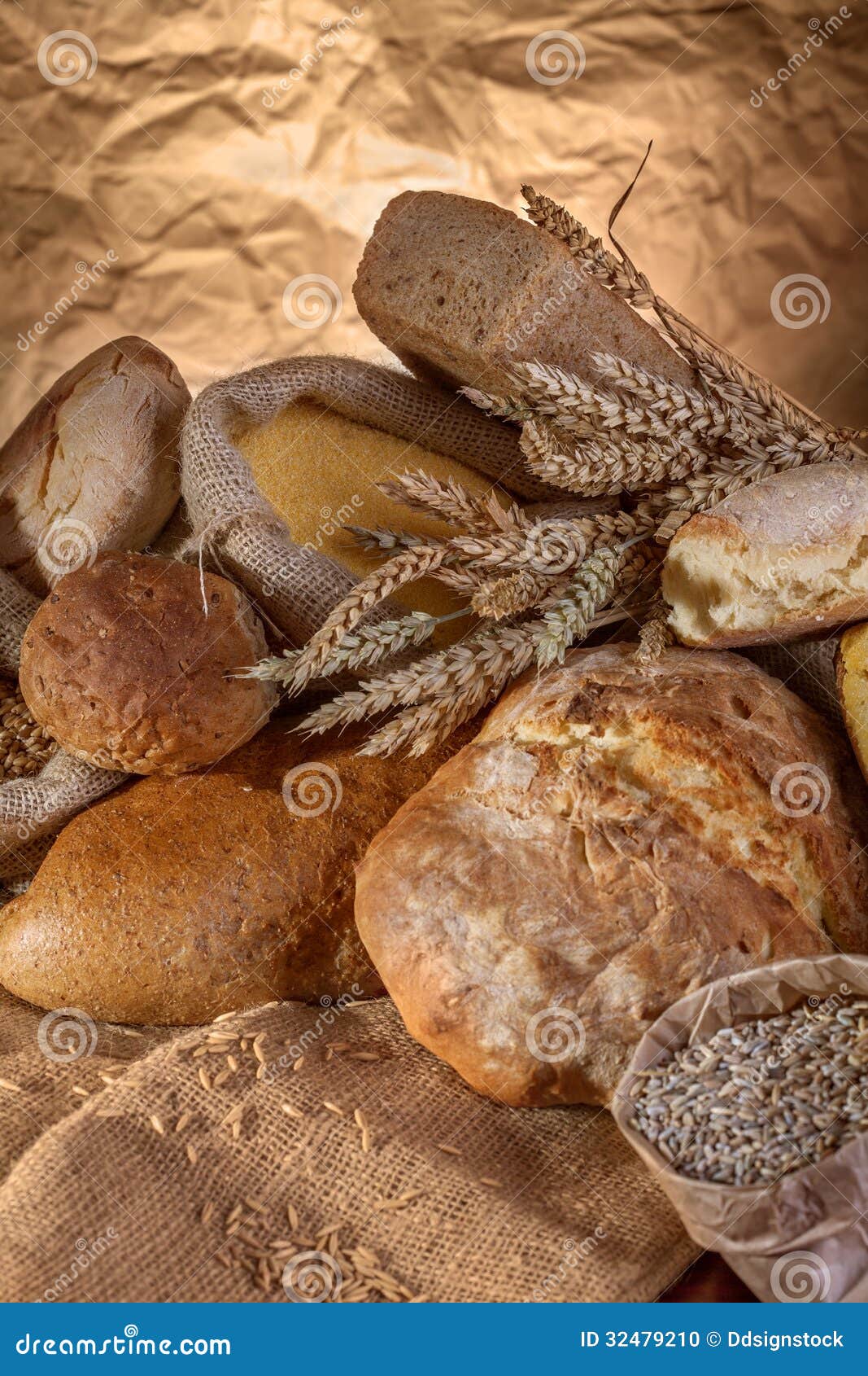 谷物和黑芝麻面包与整个五谷谷物剥落whi 库存照片. 图片 包括有 美食, 膳食, 片式, 燕麦, 饮食 - 55176348