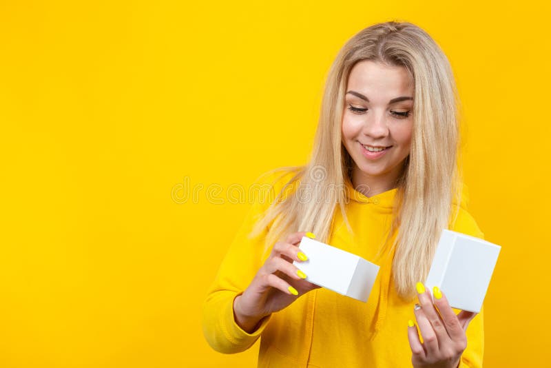 Girlwithyellowspoon