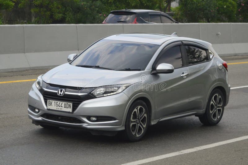 Купить Хонда Визель Гибрид