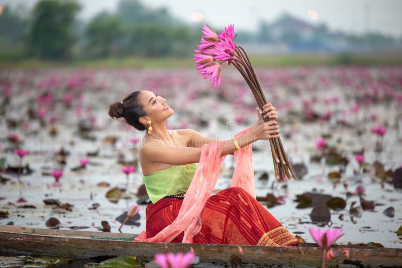 Lotus Leaf skirt Pink