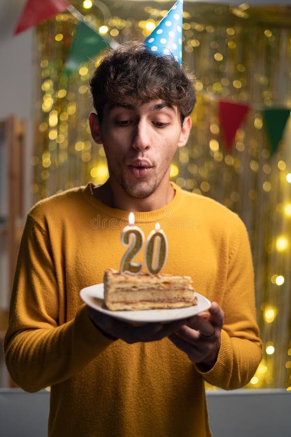 é Uma Menina! Bolo De Aniversário Imagem de Stock - Imagem de creme,  detalhes: 251453181