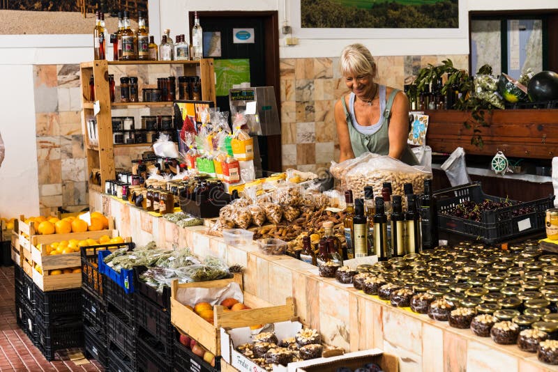 Znalezione obrazy dla zapytania: Mercado Municipal aljezur