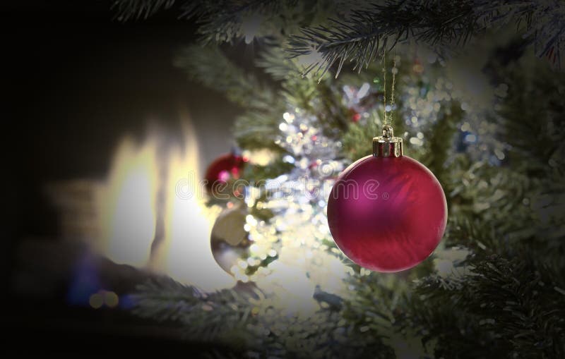 guapo Terrible vegetariano Árbol De Navidad Con Formato De época Plateada Foto de archivo - Imagen de  ornamento, fuego: 165231130