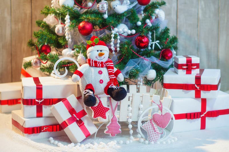 Árvore De Natal E Caixas De Presente Decoradas Do Natal Imagem de Stock - Imagem de natal, presente: 47320705 Árvore De Natal E Caixas De Presente Decoradas Do Natal Imagem de Stock - Imagem de natal, presente: 47320705