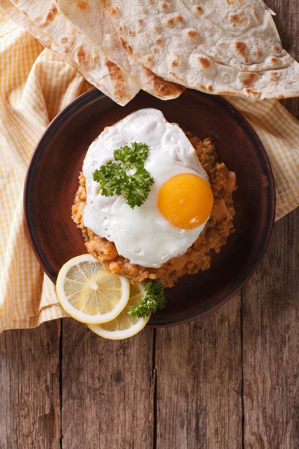 Arabische Ful Medames Mit Spiegeleinahaufnahme Auf Dem Tisch Horizo ...