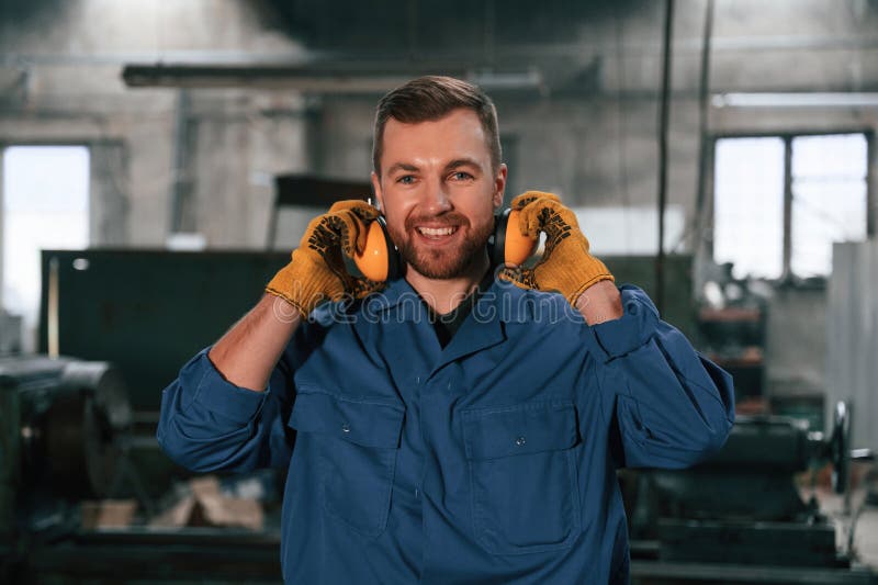 Gants Atelier De Production En Usine Et équipement Mécanique Photo stock -  Image du fabrication, soigné: 225153752