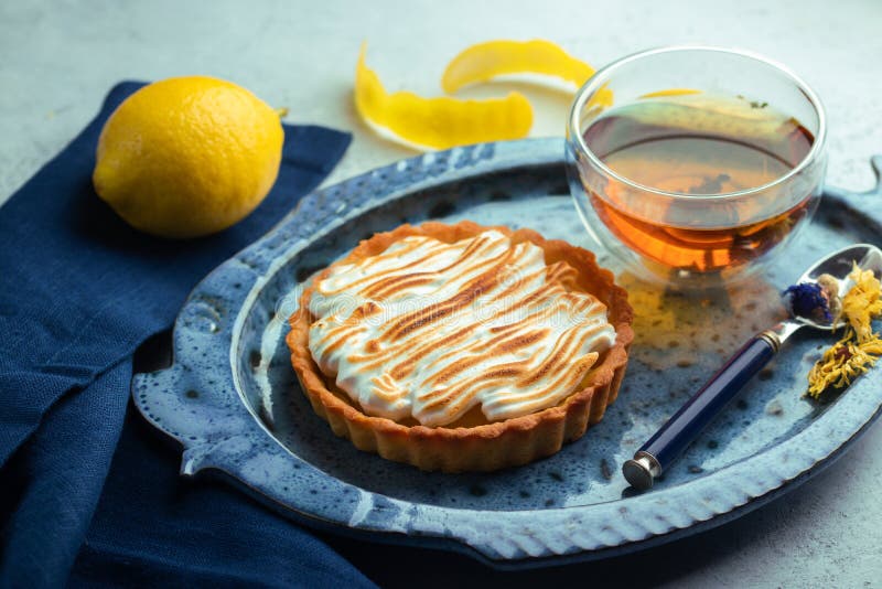 Лимонный пирог и чай