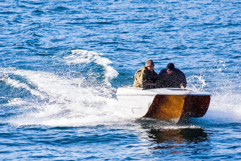 Можно ли плавать на лодке в запрет